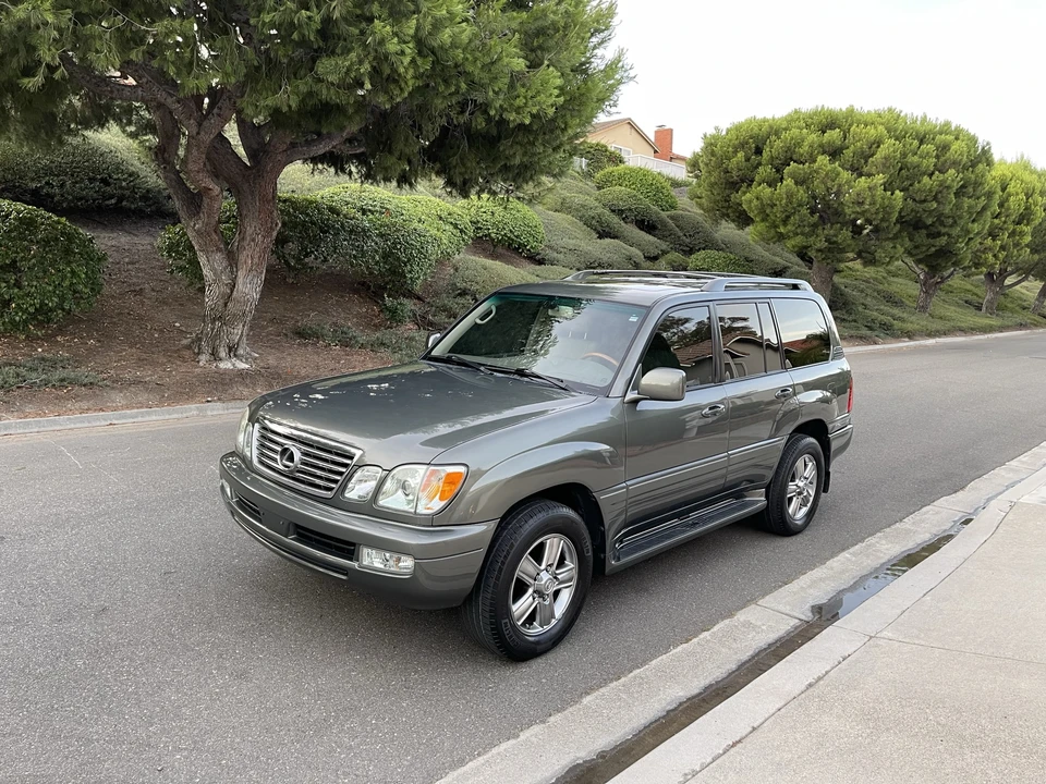 2006 Lexus LX 2nd Gen - Image 11 of 31