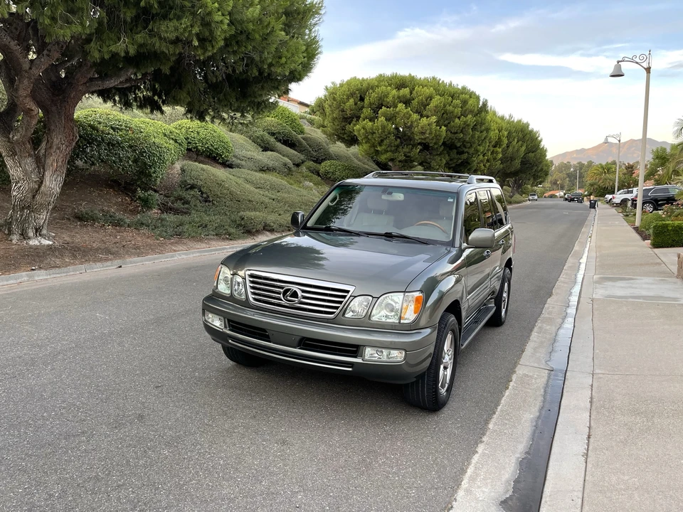 2006 Lexus LX 2nd Gen - Image 14 of 31