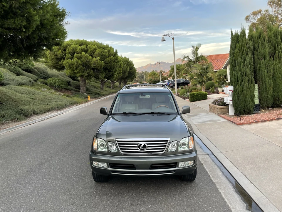 2006 Lexus LX 2nd Gen - Image 18 of 31