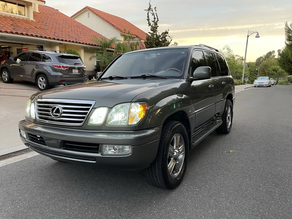 2006 Lexus LX 2nd Gen - Image 12 of 31