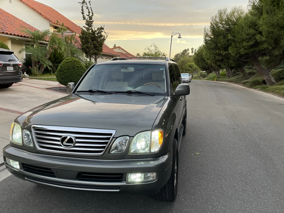 2006 Lexus LX 2nd Gen - Image 17 of 31