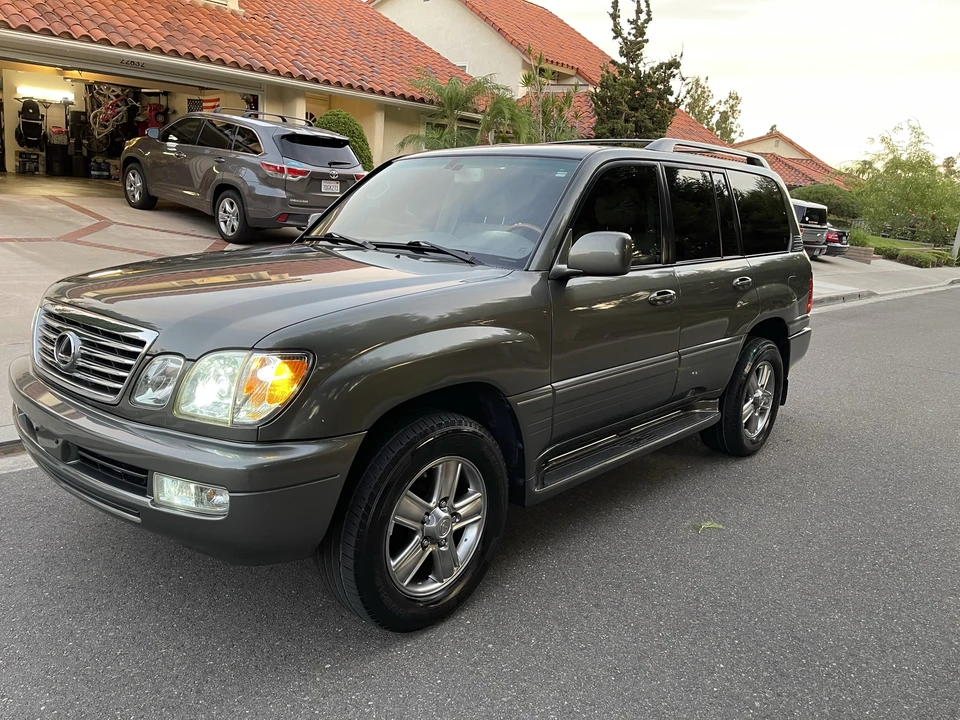 2006 Lexus LX 2nd Gen - Image 10 of 31