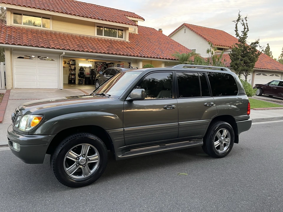 2006 Lexus LX 2nd Gen - Image 2 of 31