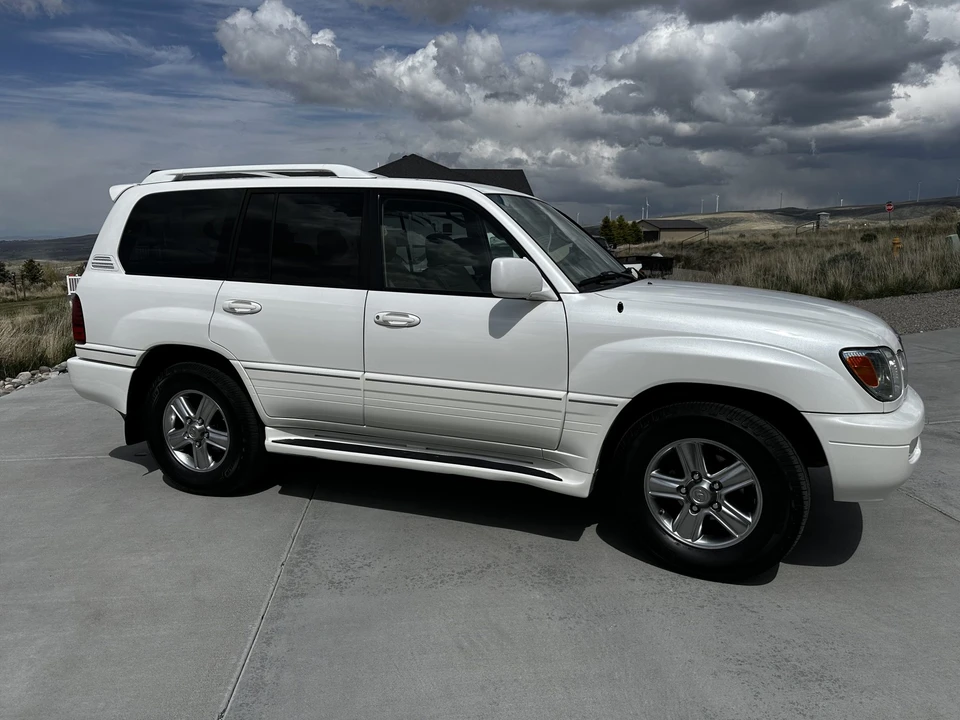 2006 Lexus LX 2nd Gen - Image 15 of 31
