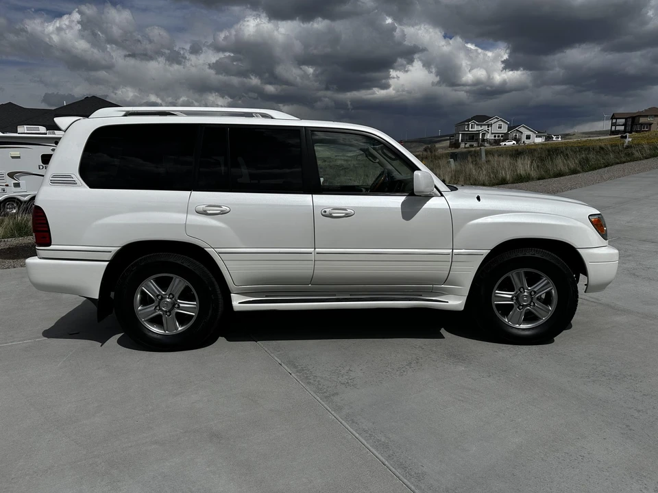 2006 Lexus LX 2nd Gen - Image 12 of 31