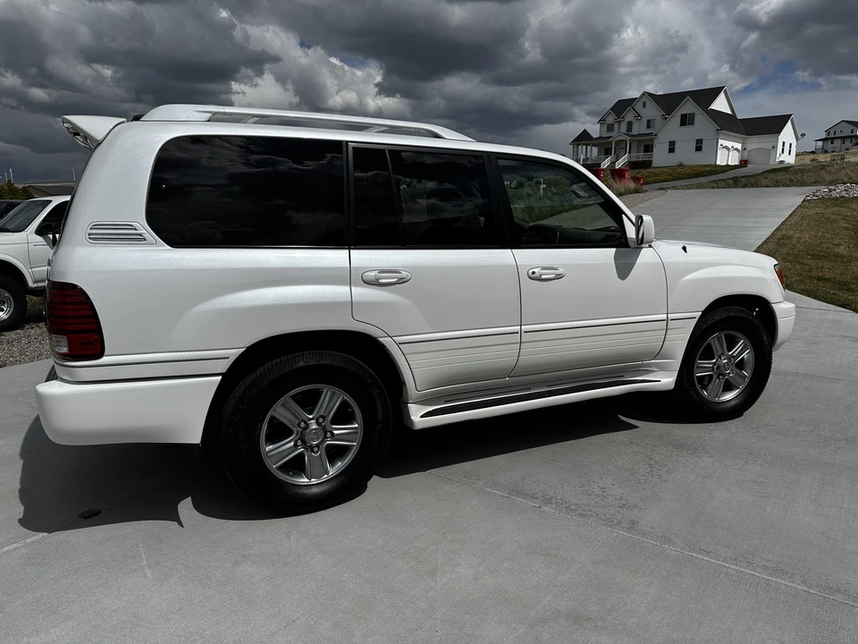 2006 Lexus LX 2nd Gen - Image 11 of 31