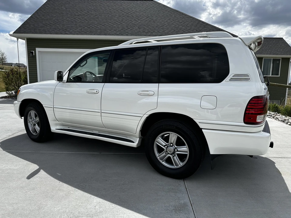 2006 Lexus LX 2nd Gen - Image 5 of 31
