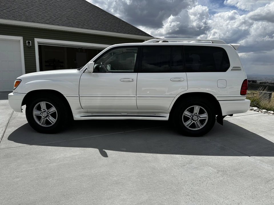 2006 Lexus LX 2nd Gen - Image 4 of 31
