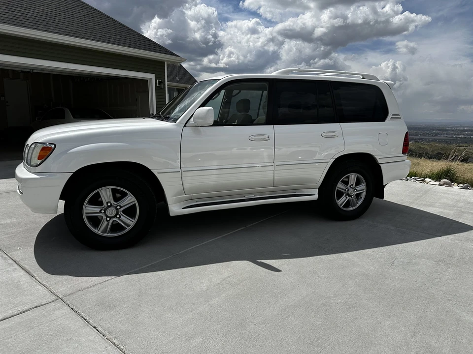 2006 Lexus LX 2nd Gen - Image 3 of 31