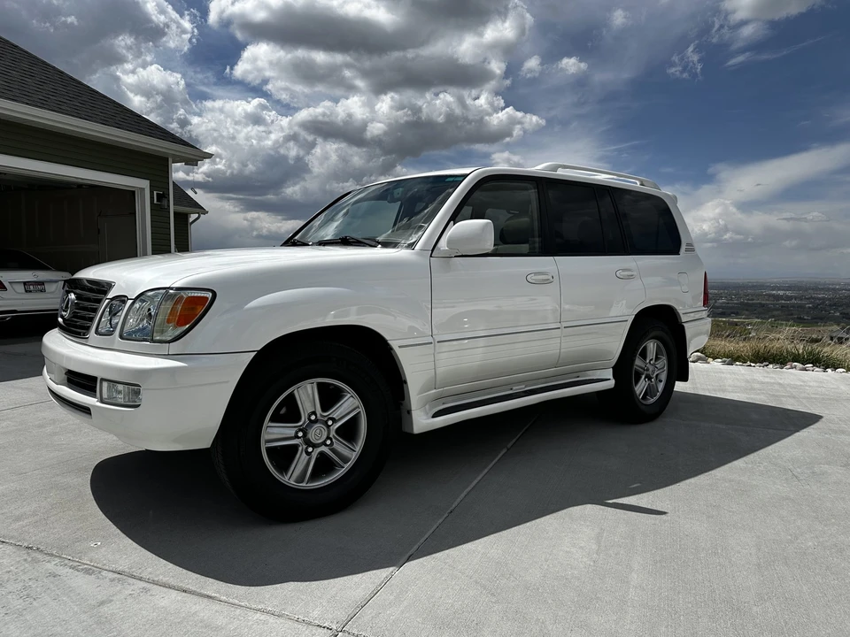 2006 Lexus LX 2nd Gen - Image 2 of 31