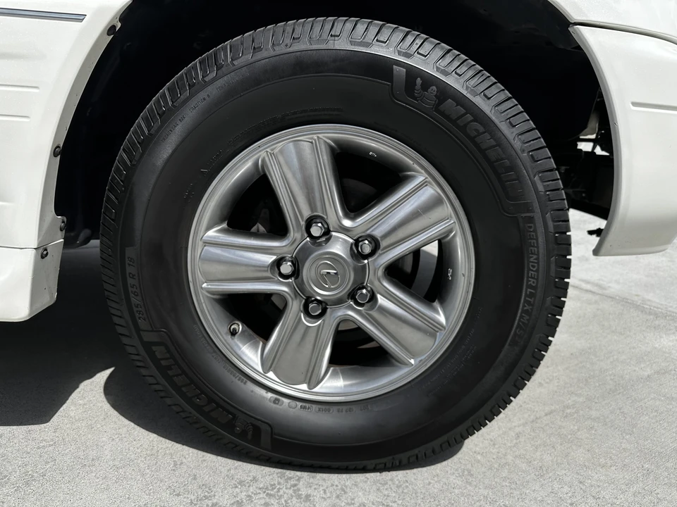 2006 Lexus LX 2nd Gen - Image 26 of 31