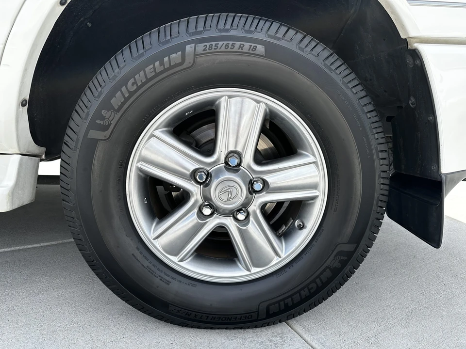 2006 Lexus LX 2nd Gen - Image 24 of 31