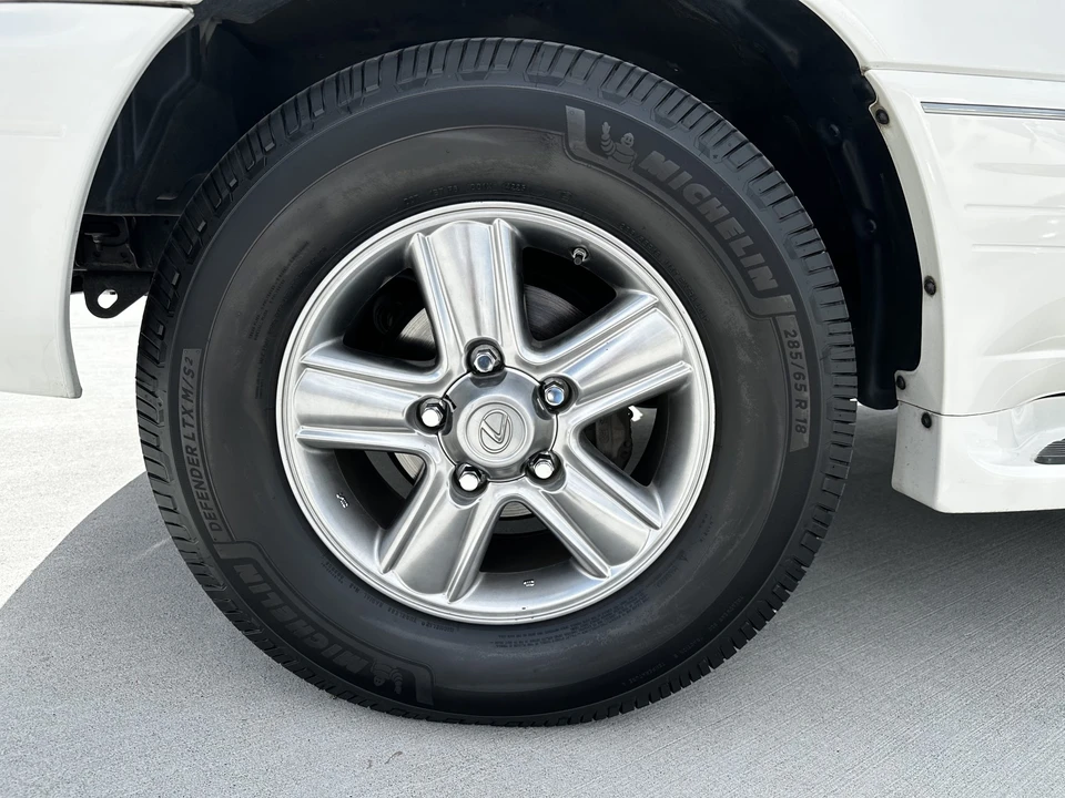 2006 Lexus LX 2nd Gen - Image 23 of 31