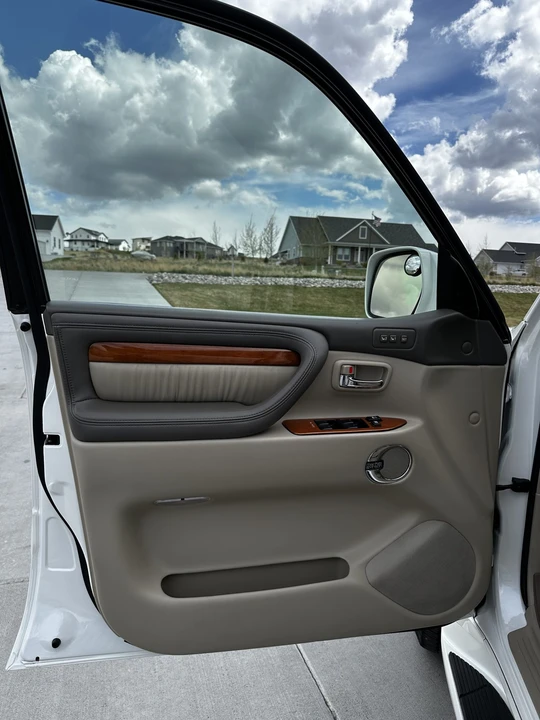 2006 Lexus LX 2nd Gen - Image 27 of 31