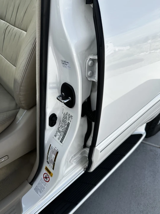 2006 Lexus LX 2nd Gen - Image 29 of 31
