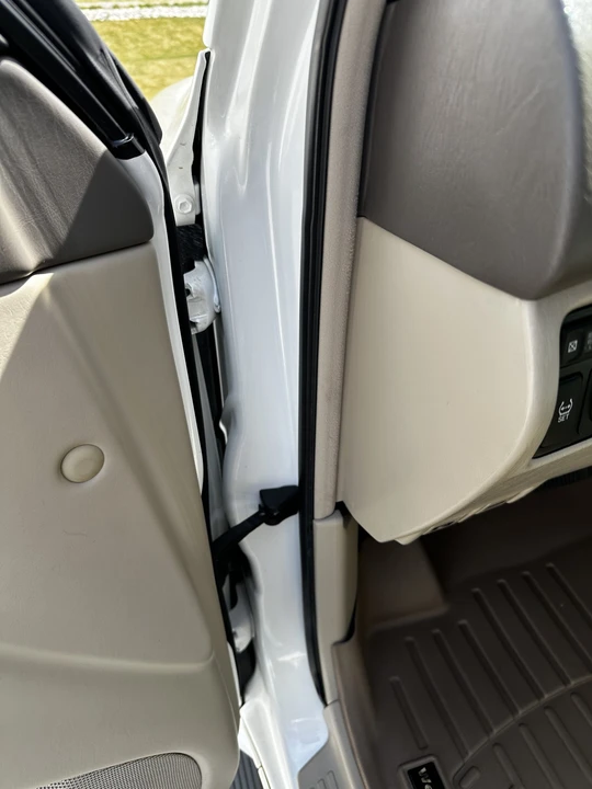 2006 Lexus LX 2nd Gen - Image 28 of 31