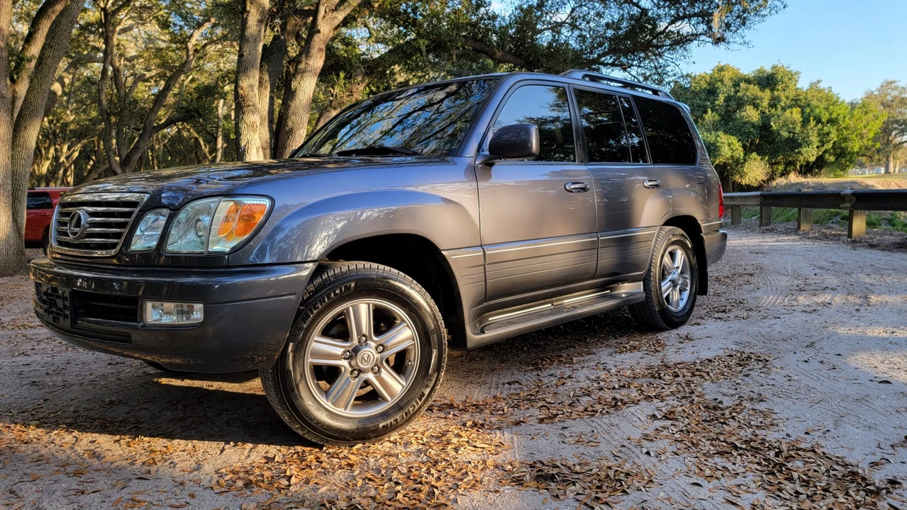 2006 Lexus LX 2nd Gen - Image 2 of 31