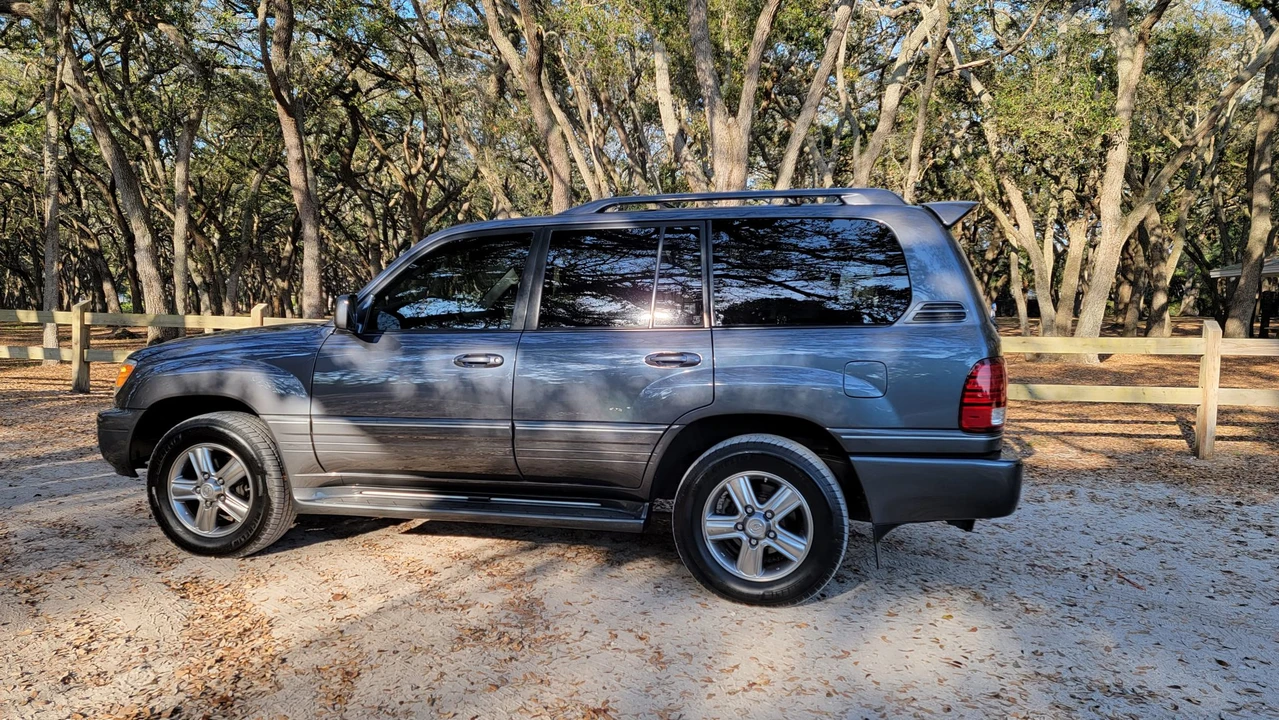 2006 Lexus LX 2nd Gen - Image 5 of 31
