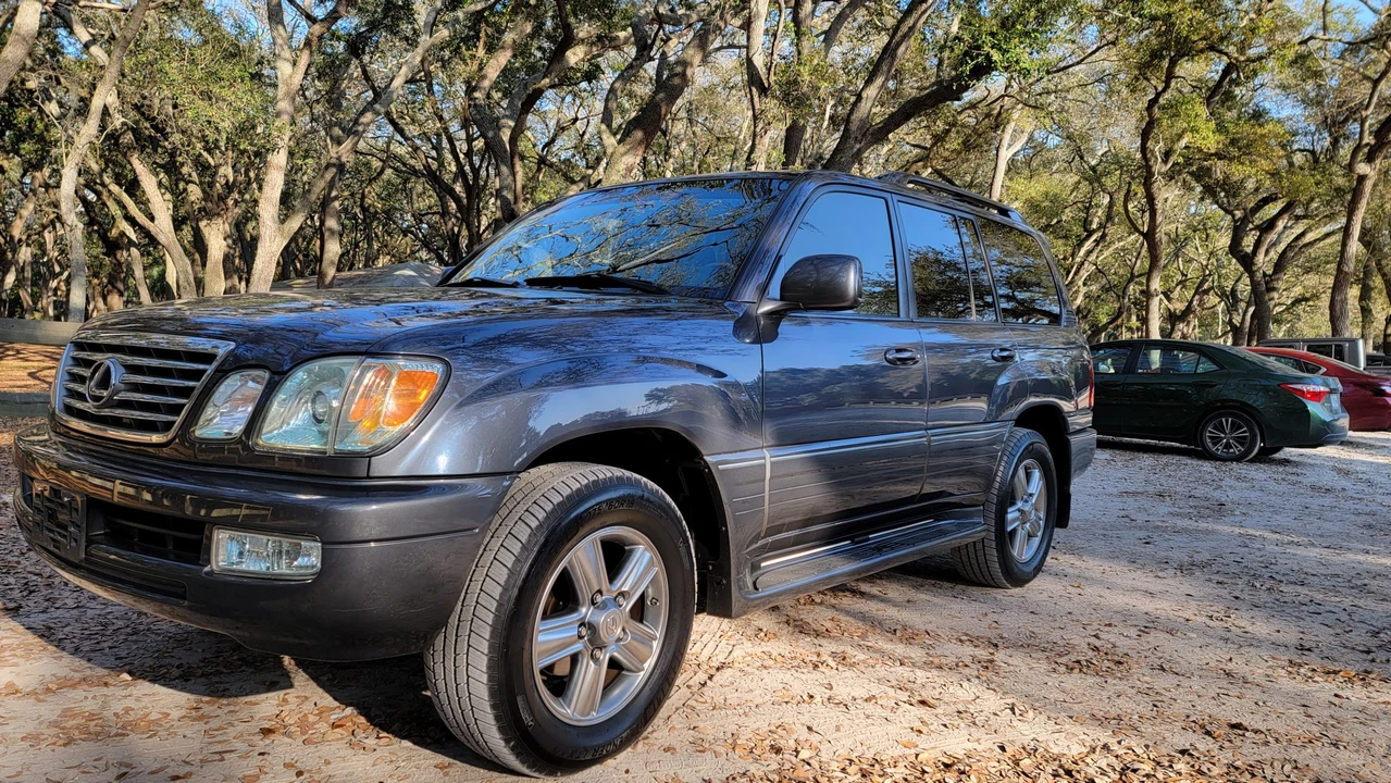 2006 Lexus LX 2nd Gen - Image 3 of 31