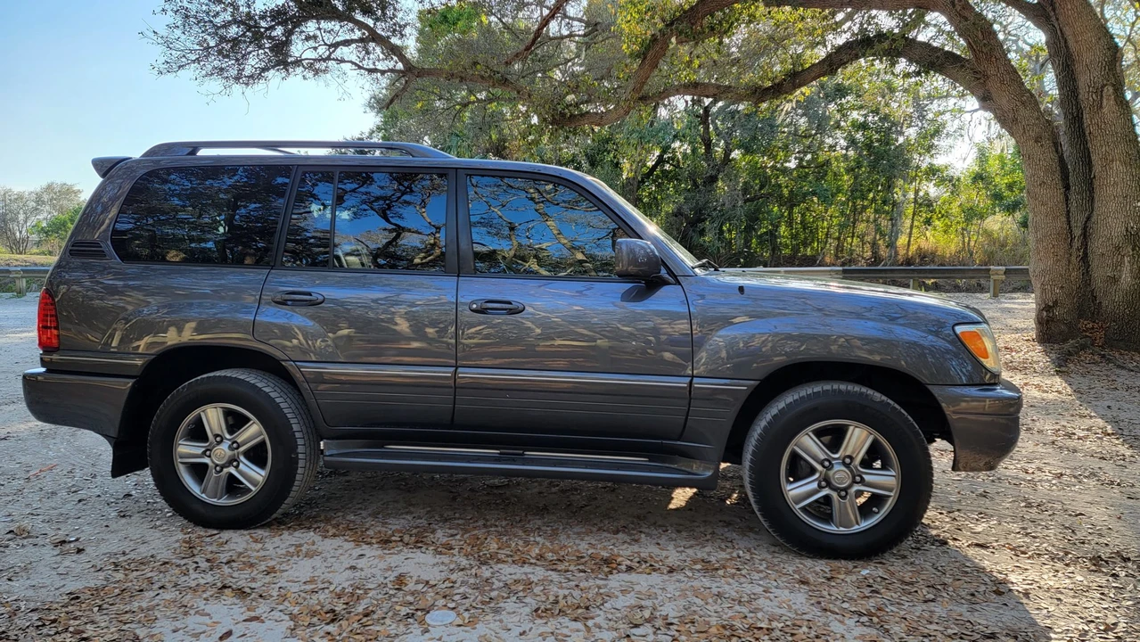 2006 Lexus LX 2nd Gen - Image 16 of 31