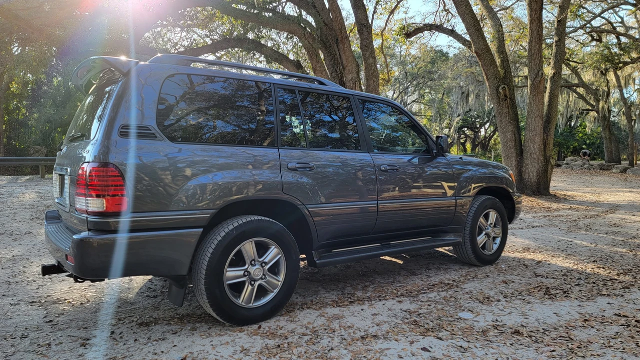 2006 Lexus LX 2nd Gen - Image 13 of 31
