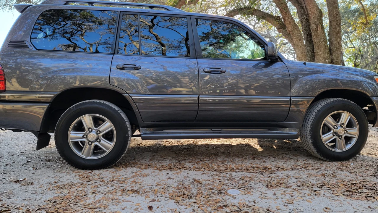 2006 Lexus LX 2nd Gen - Image 15 of 31