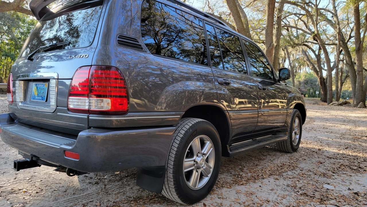 2006 Lexus LX 2nd Gen - Image 12 of 31