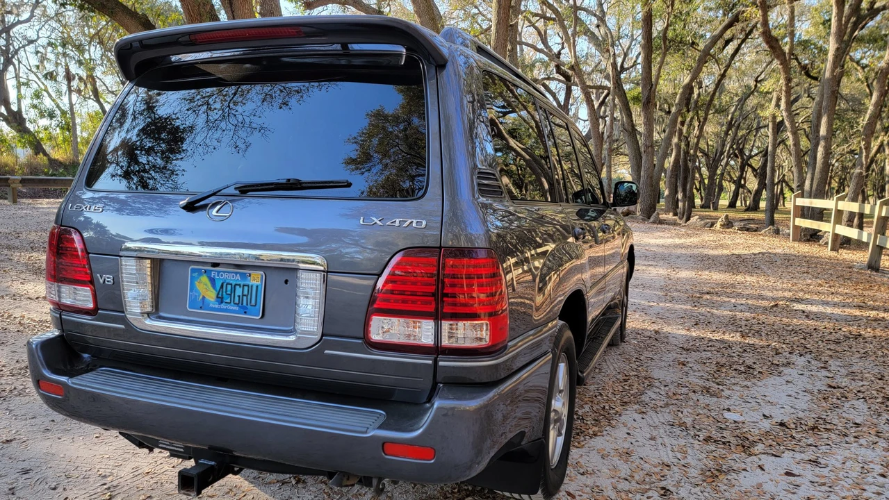 2006 Lexus LX 2nd Gen - Image 10 of 31