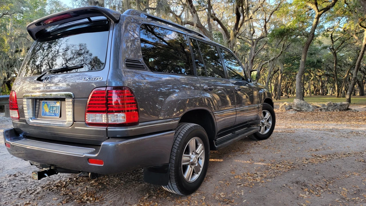 2006 Lexus LX 2nd Gen - Image 11 of 31