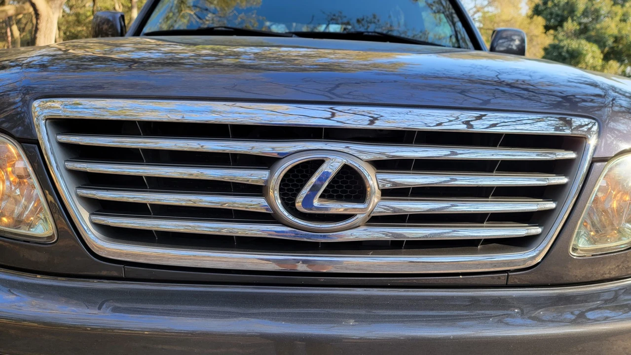 2006 Lexus LX 2nd Gen - Image 21 of 31