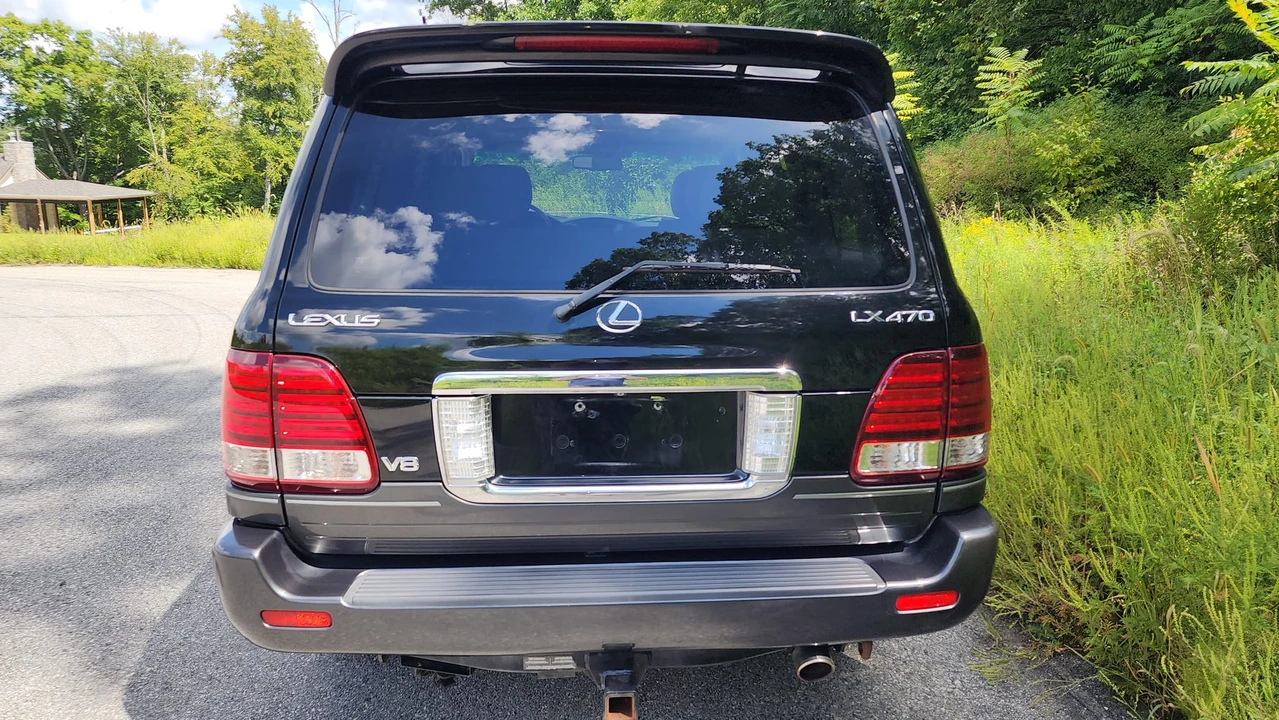 2006 Lexus LX 2nd Gen - Image 5 of 31