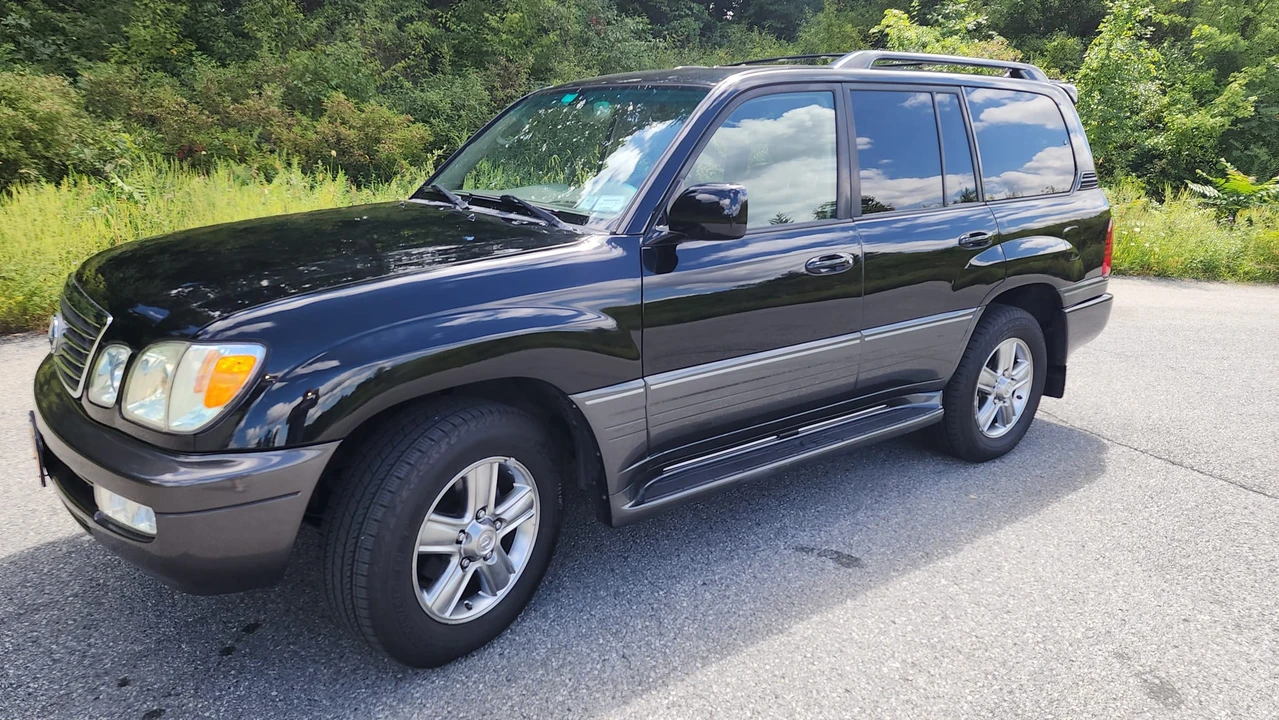 2006 Lexus LX 2nd Gen - Image 2 of 31