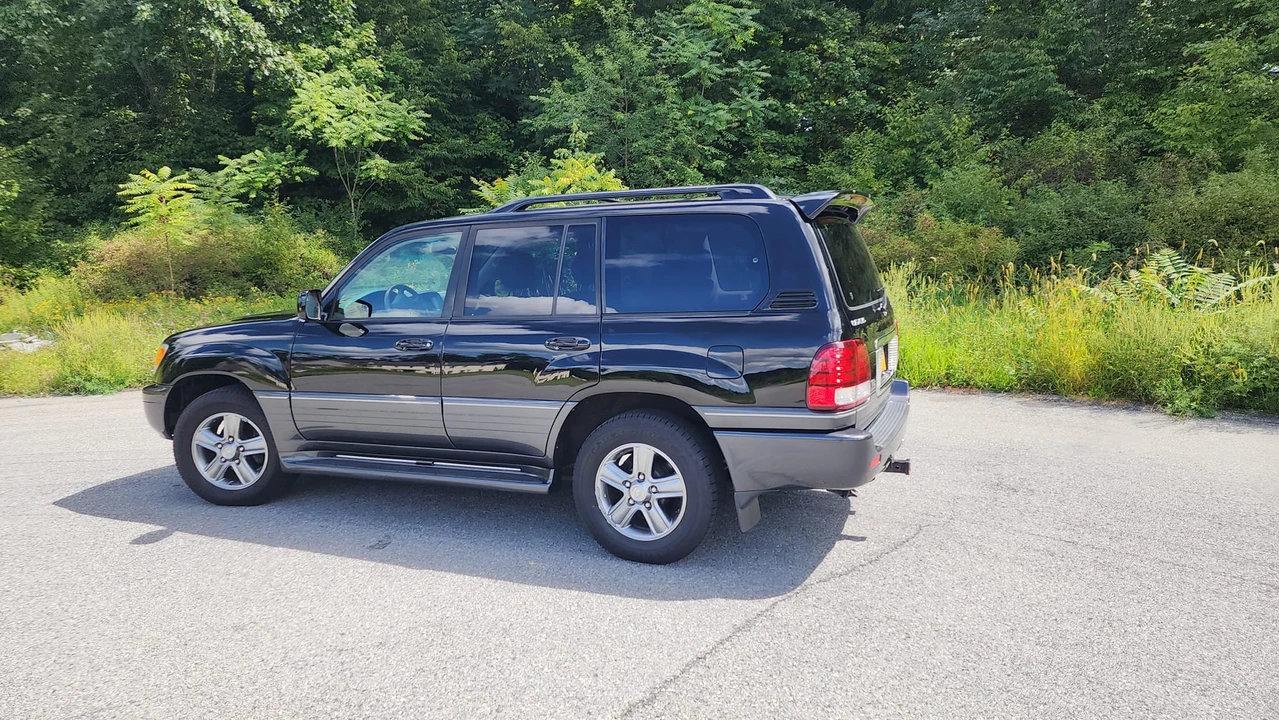 2006 Lexus LX 2nd Gen - Image 6 of 31