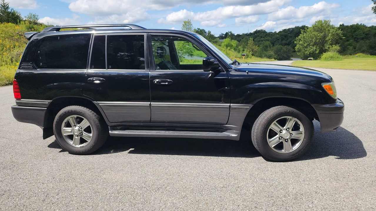 2006 Lexus LX 2nd Gen - Image 3 of 31