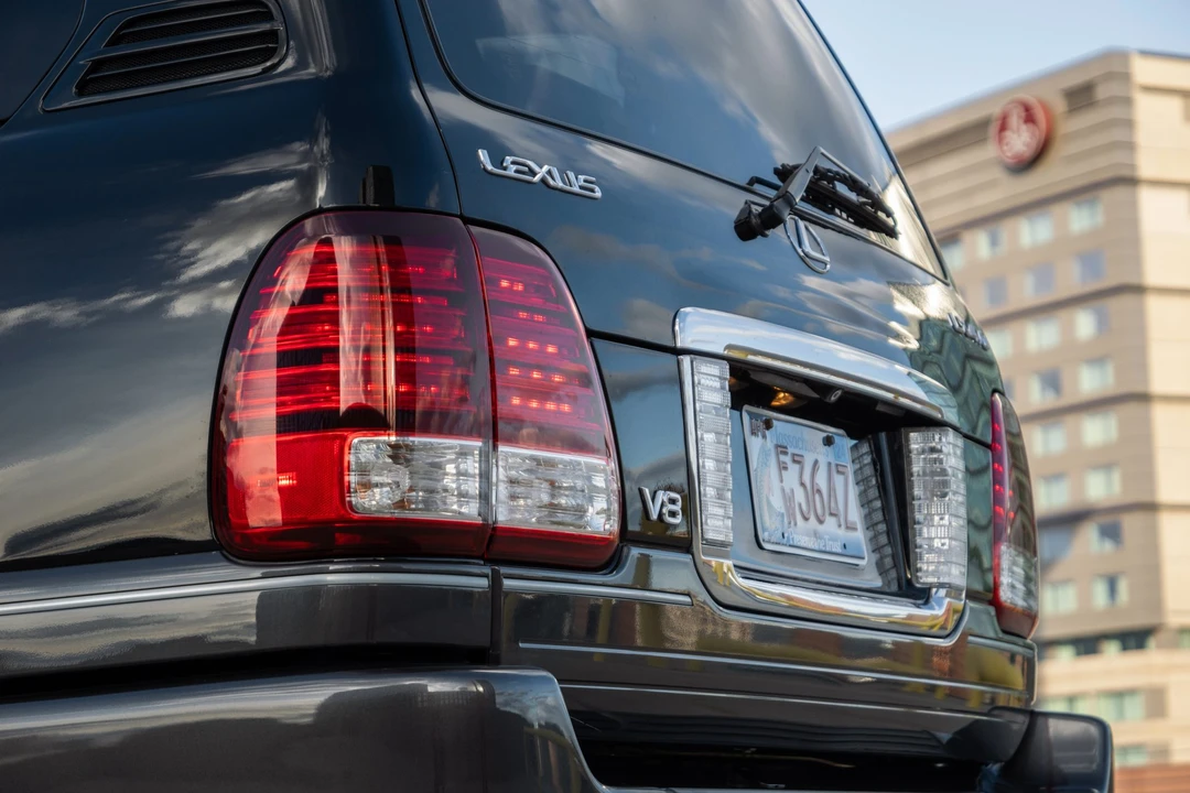 2006 Lexus LX 2nd Gen - Image 26 of 31