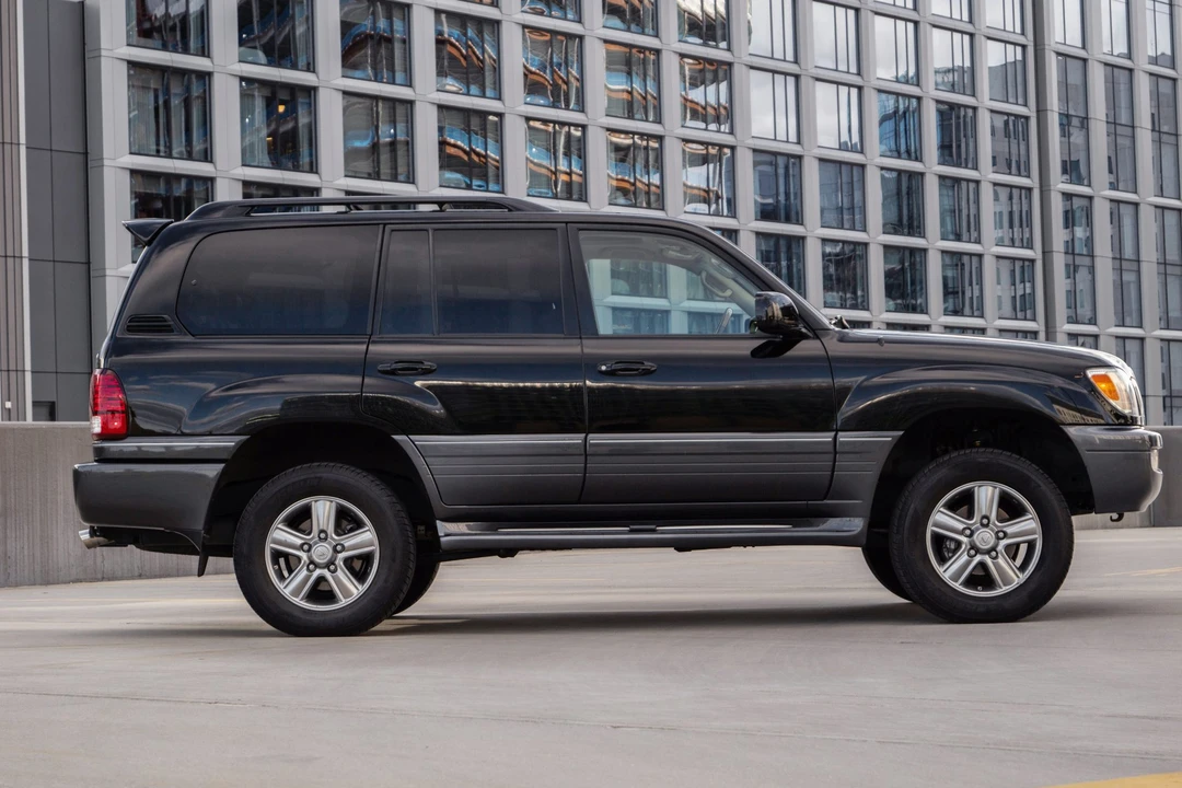 2006 Lexus LX 2nd Gen - Image 7 of 31