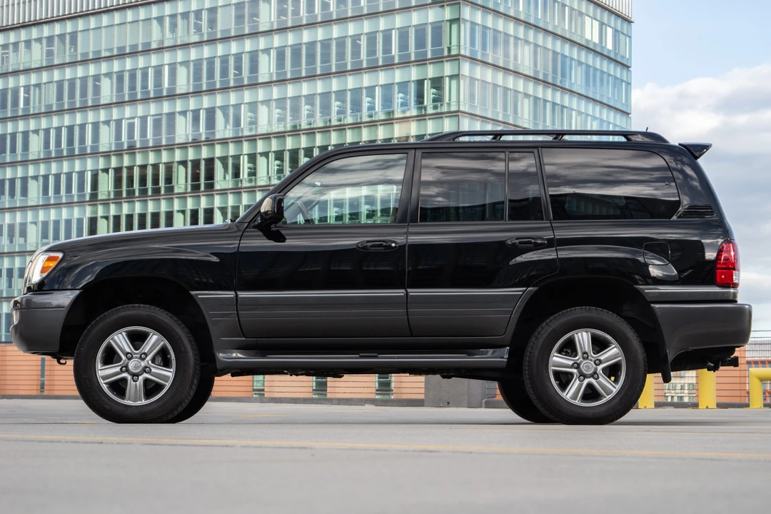 2006 Lexus LX 2nd Gen - Image 3 of 31