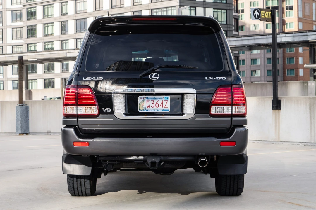 2006 Lexus LX 2nd Gen - Image 5 of 31