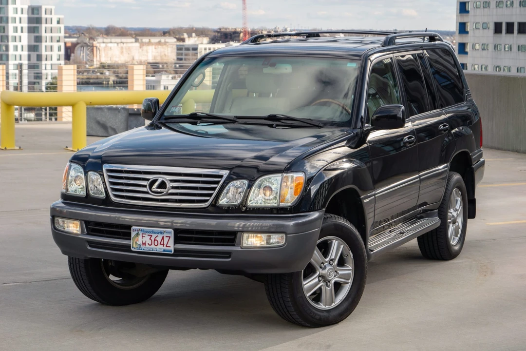 2006 Lexus LX 2nd Gen - Image 2 of 31