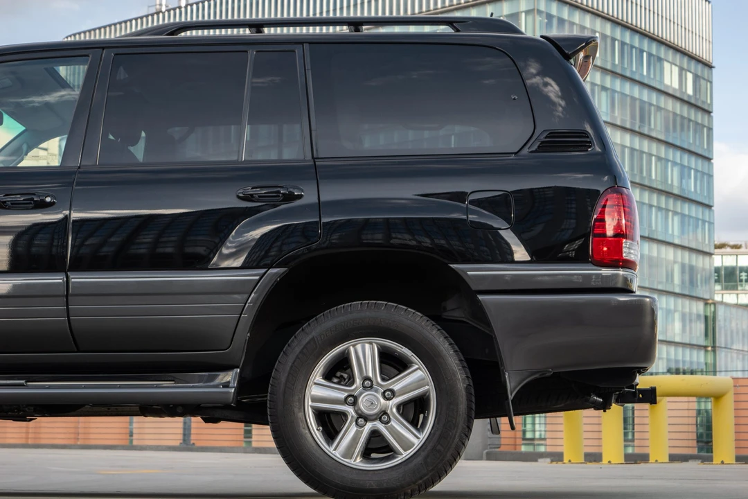 2006 Lexus LX 2nd Gen - Image 13 of 31