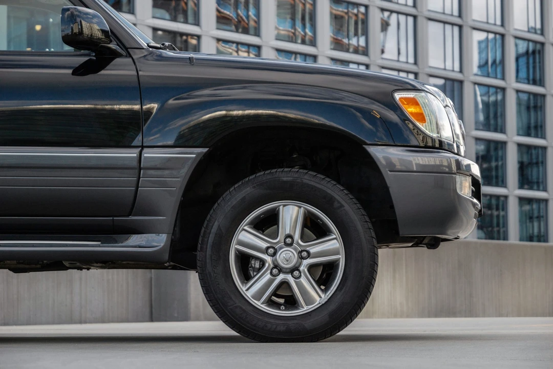 2006 Lexus LX 2nd Gen - Image 16 of 31