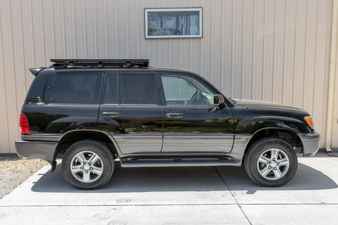 2006 Lexus LX 2nd Gen - Image 23 of 31