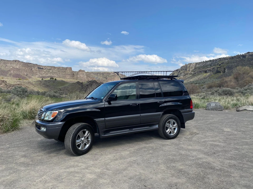 2006 Lexus LX 2nd Gen - Image 3 of 31