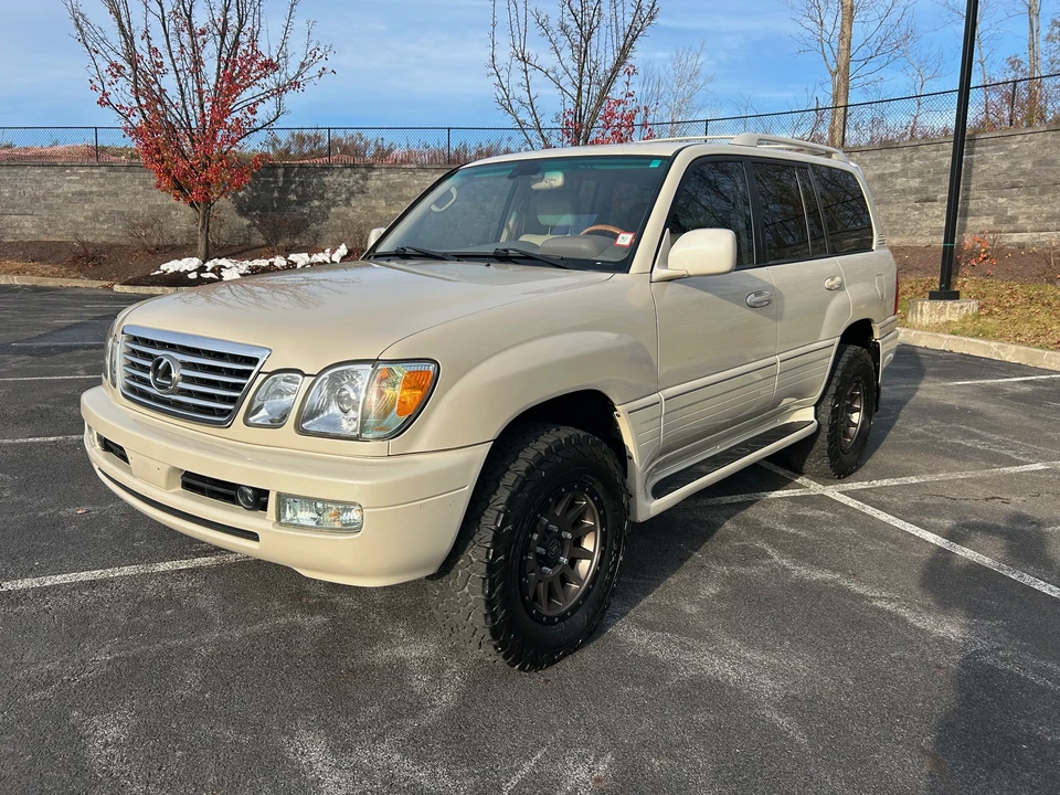2006 Lexus LX 2nd Gen - Image 2 of 31