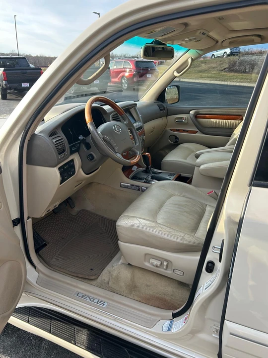 2006 Lexus LX 2nd Gen - Image 21 of 31