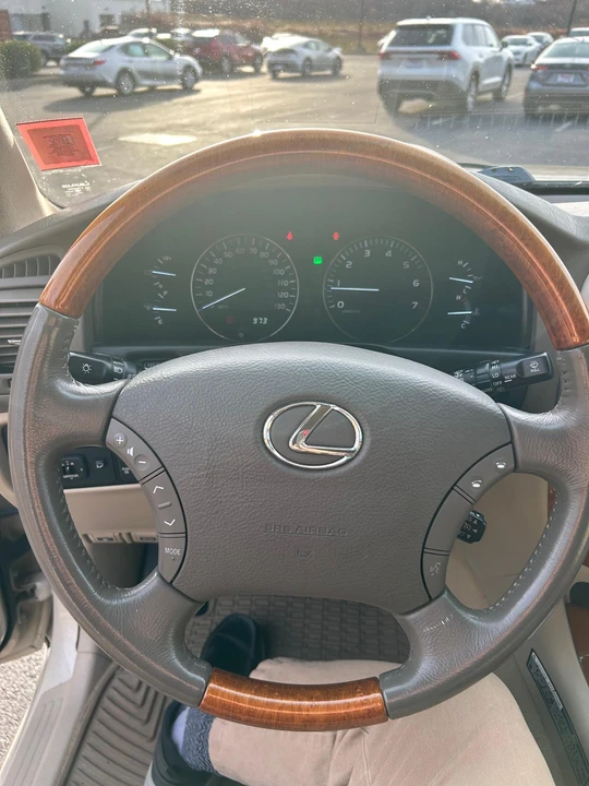 2006 Lexus LX 2nd Gen - Image 23 of 31
