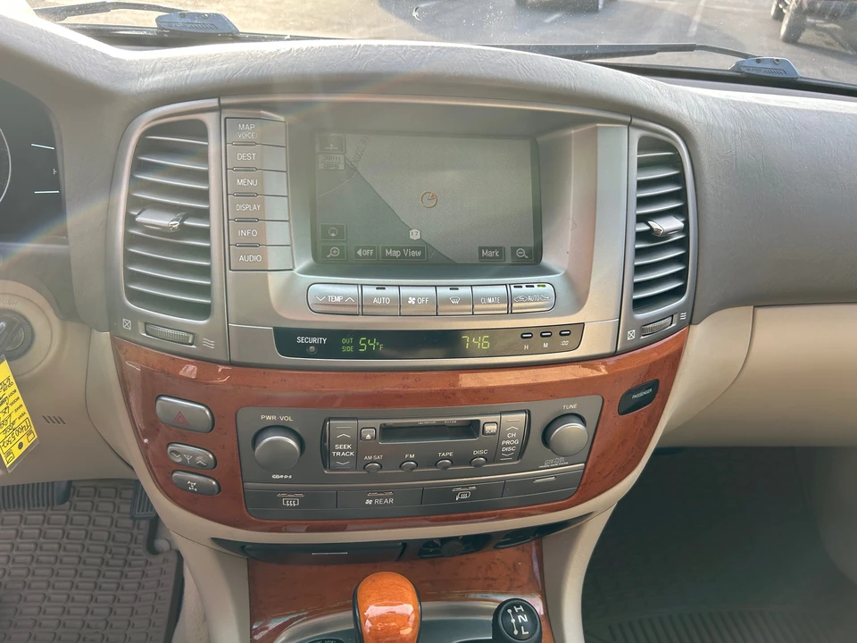 2006 Lexus LX 2nd Gen - Image 25 of 31