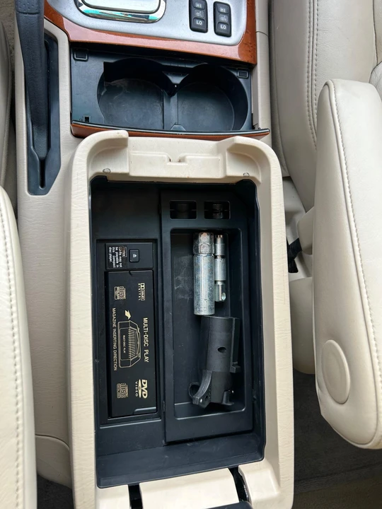 2006 Lexus LX 2nd Gen - Image 28 of 31