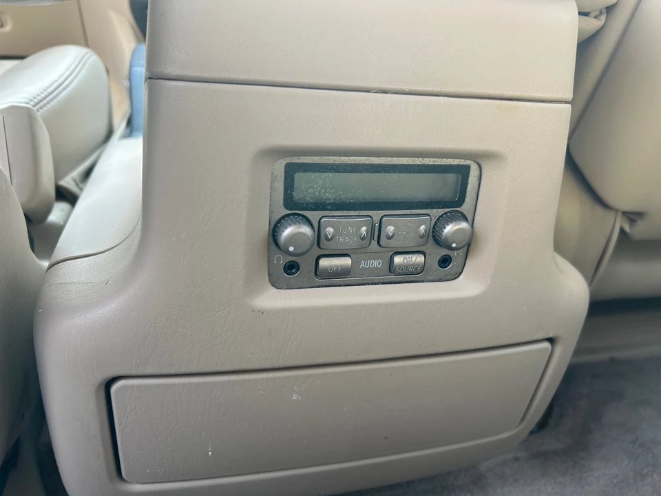 2006 Lexus LX 2nd Gen - Image 31 of 31