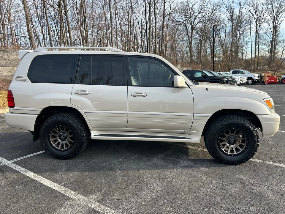 2006 Lexus LX 2nd Gen - Image 7 of 31